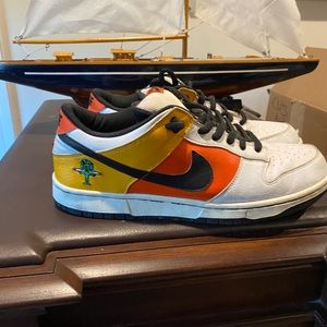 NIKE SB DUNK RAY GUN AWAY